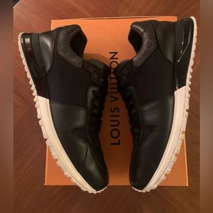 Louis Vuitton Trainer LV8.5-US9.5-10 Black/ LV Made Red Hearts